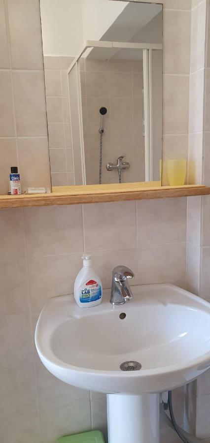 Apartmani Sonia Njivice Bagian luar foto