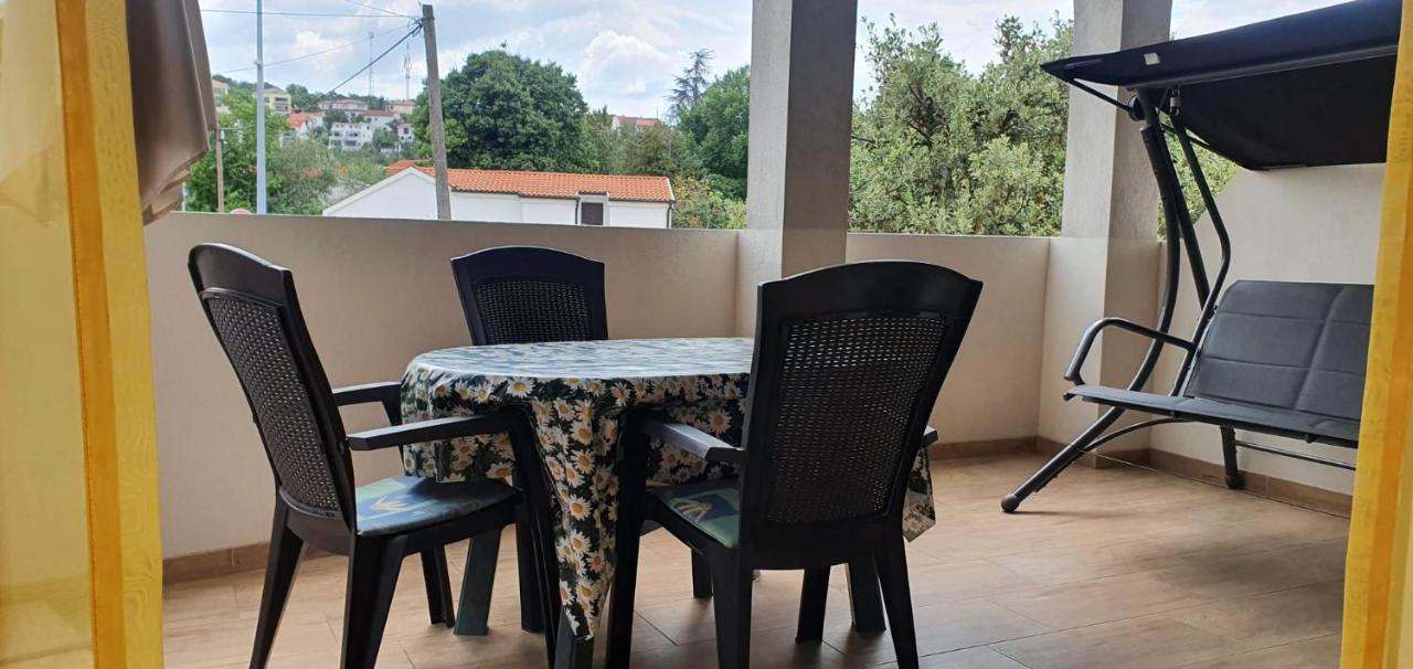 Apartmani Sonia Njivice Bagian luar foto