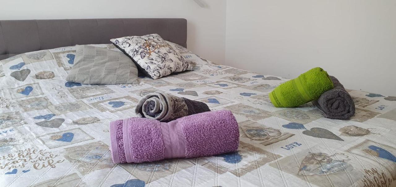 Apartmani Sonia Njivice Bagian luar foto