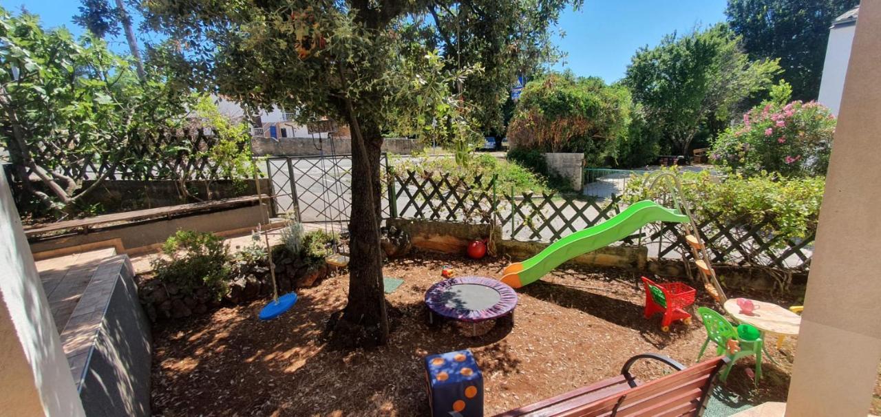 Apartmani Sonia Njivice Bagian luar foto