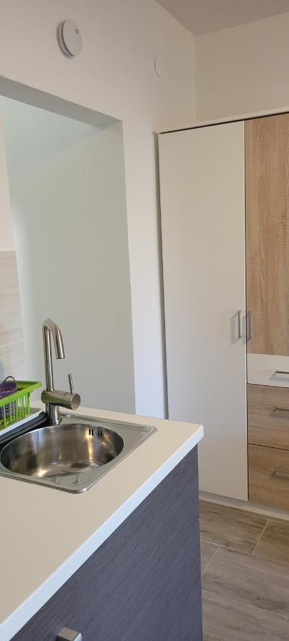 Apartmani Sonia Njivice Bagian luar foto