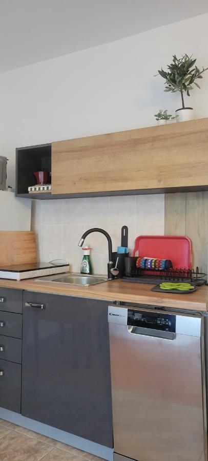 Apartmani Sonia Njivice Bagian luar foto